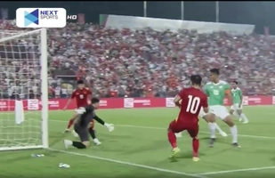VIDEO: U23 Việt Nam bỏ lỡ cơ hội ghi bàn mười mươi trước Indonesia