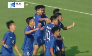 ĐT U23 Lào nhân đôi cách biệt trước Singapore cũng từ một cú sút xa