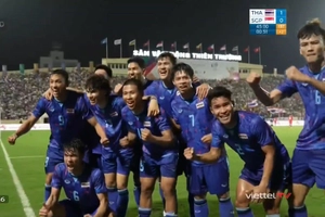 VIDEO: Ngôi sao châu Âu lạnh lùng mở tỉ số cho U23 Thái Lan trước Singapore