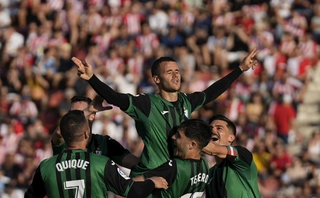 Video: Siêu phẩm sút xa đẹp mắt ở bán kết play-off La Liga