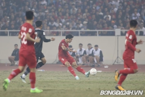 Đoàn Văn Hậu hụt siêu phẩm ghi bàn trước khung thành Indonesia