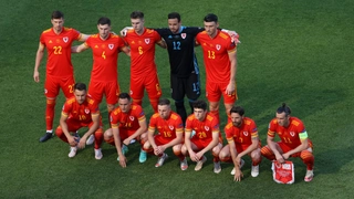 Vì sao mỗi đội bóng đá luôn xuất phát với 11 cầu thủ?