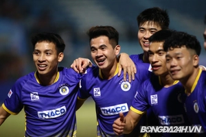 Hà Nội FC có bàn thắng thứ 2 vào lưới Hải Phòng nhờ công của Văn Kiên