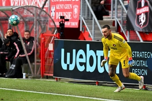 VIDEO: Pha xử lý đạt IQ vô cực của thủ môn Hà Lan