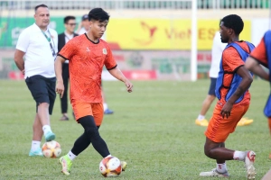 VIDEO: Văn Thanh kiến tạo như đặt cho ngoại binh CAHN ghi bàn 