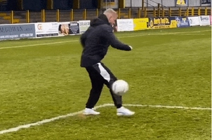 Pha chạm bóng điên rồ của Oleksandr Zinchenko