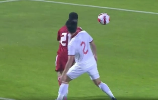 Trung vệ U23 Việt Nam mắc lỗi tai hại khiến UAE có bàn thắng thứ 4