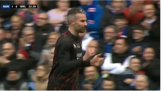 Robin van Persie lập siêu phẩm ở tuổi 39