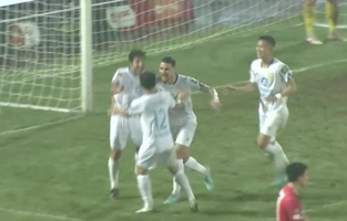 VIDEO: Hồng Duy ghi bàn thắng đầu tiên cho CLB Nam Định