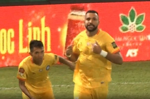 VIDEO: Chống bóng bổng kém, HAGL phải nhận bàn thua trước Khánh Hòa