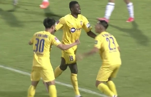 SLNA mở tỷ số sớm vào lưới HAGL