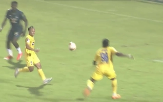 VIDEO: Ngoại binh SLNA phối hợp đẹp mắt ghi bàn vào lưới HAGL