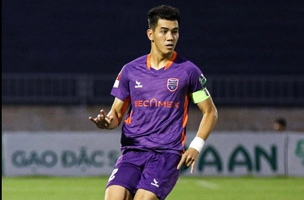 VIDEO: Tiến Linh bỏ lỡ cơ hội vô duyên trước khung thành TP.HCM