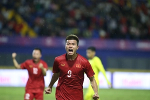 VIDEO: Văn Tùng lập cú đúp bàn thắng vào lưới U22 Malaysia