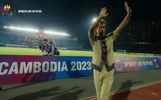 Video màn chia tay độc lạ của Campuchia dành cho HLV Keisuke Honda