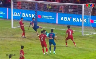 Trọng tài bỏ qua pha phạm lỗi nguy hiểm của cầu thủ Thái Lan với U22 Việt Nam