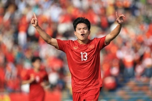 VIDEO: Thêm một cú dứt điểm quyết đoán của Hồ Văn Cường tung lưới U22 Myanmar