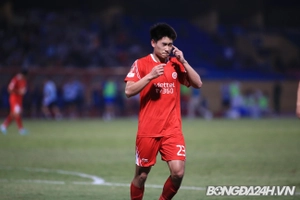 VIDEO: Nhâm Mạnh Dũng đệm bóng dễ dàng làm tung lưới Nam Định