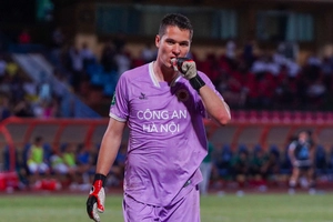 Filip Nguyễn 'bập bẹ' nói tiếng Việt trong nỗ lực nhập tịch