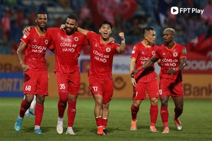 Văn Thanh kiến tạo, CAHN gỡ hòa trước Nam Định FC