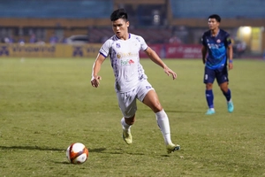 Video: Tuấn Hải volley đẳng cấp mở tỉ số cho CLB Hà Nội