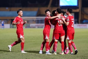 Bộ đôi tuyển thủ quốc gia tỏa sáng, CLB Viettel nhọc nhằn vượt ải Thanh Hóa