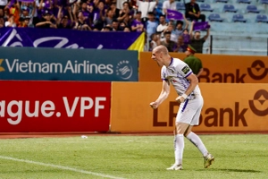 Tới lượt ngoại binh CLB Hà Nội lên tiếng 'gieo sầu' cho CAHN