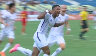 VIDEO: Ngoại binh CLB Hà Nội ghi siêu phẩm 'xe đạp chổng ngược' vào lưới Thanh Hóa