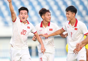 VIDEO: Bàn thắng chớp nhoáng ấn định chiến thắng 4-1 của U23 Việt Nam trước Malaysia