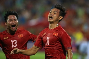 VIDEO: Bùi Vĩ Hào bật cao đánh đầu, ghi bàn kết liễu đối thủ U23 Yemen 