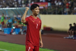 VIDEO: Công Phượng dứt điểm kĩ thuật, mở tỉ số cho ĐT Việt Nam trước Palestine