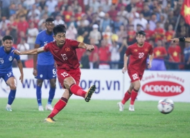 Thủ môn Singapore mắc sai lầm, U23 Việt Nam sớm vươn lên dẫn trước