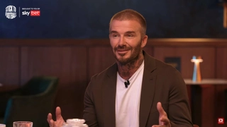 VIDEO: Beckham: Messi nói với các cầu thủ nhí Hãy đi bộ nhiều hơn!