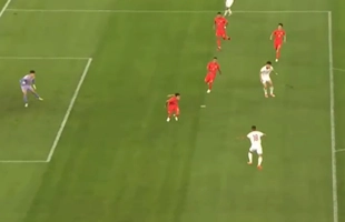 Tuyển Việt Nam hụt cơ hội ghi bàn đầy đáng tiếc trước khung thành tuyển Trung Quốc