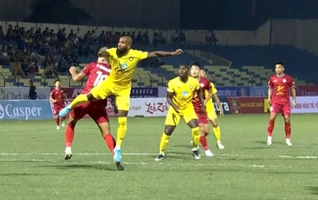 VIDEO: Hồng Lĩnh Hà Tĩnh chọc thủng lưới Thanh Hóa theo kịch bản khó tin