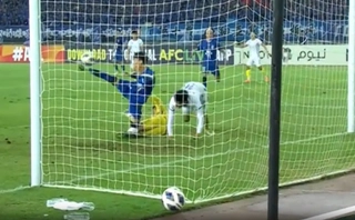 VIDEO: CLB Hà Nội để thủng lưới sau nỗ lực bất thành của Quan Văn Chuẩn 