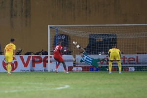 Video: Bruno gỡ hòa cảm xúc cho Viettel trước Thanh Hóa