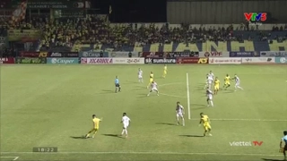 Thanh Hóa mất oan bàn thắng trước SLNA do sai sót của trọng tài