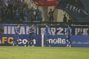 VIDEO: Phòng ngự hớ hênh, Hà Nội FC để Wuhan mở tỉ số