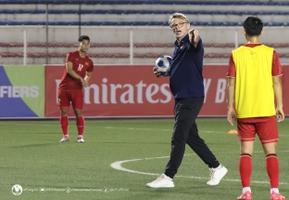 VIDEO: Màn truyền lửa 'cực nhiệt' của HLV Philippe Troussier cho tuyển Việt Nam