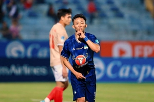 VIDEO: HAGL bất ngờ vượt lên dẫn trước đội chủ nhà Công an Hà Nội