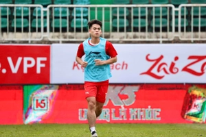 VIDEO: Hoàng Đức kiến tạo, Khuất Văn Khang ghi bàn đầu tiên ở V.League