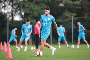 VIDEO: Thêm một siêu phẩm miễn chê của ngoại binh Nam Định