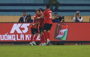 Quang Hải có bàn thắng thứ hai tại V-League sau khoảnh khắc lóe sáng trước khung thành Nam Định