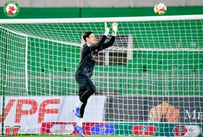 VIDEO: Đặng Văn Lâm mắc sai lầm 'chết người' khiến Bình Định phải nhận bàn thua