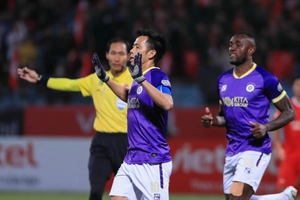 Văn Quyết không ăn mừng khi ghi bàn vào lưới Thể Công Viettel