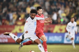 Sút tung lưới Viettel, Rafaelson ghi bàn thắng thứ 11 cho CLB Nam Định 