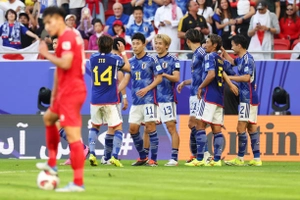 Sao Ligue 1 tạo siêu phẩm sút xa làm tung lưới ĐT Việt Nam