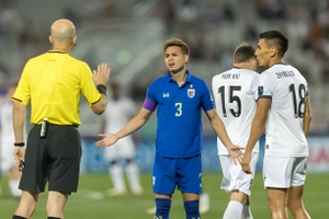 Ngựa quen đường cũ, Theerathon Bunmathan đánh nguội đối thủ ở Asian Cup và cái kết