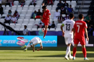 VIDEO: Pha ham bóng quá mức cần thiết khiến Khuất Văn Khang bị truất quyền thi đấu